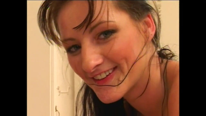 American Stallion: 一个阴毛浓密的旺盛熟女想要被狠操