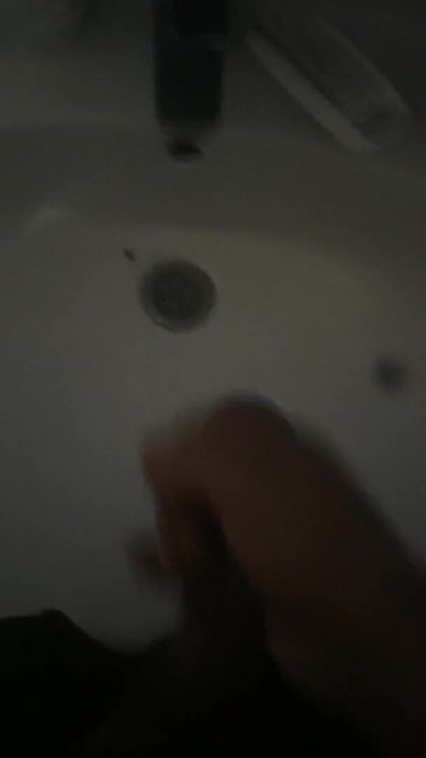 SingerMask: Jerking in the bathroom sink