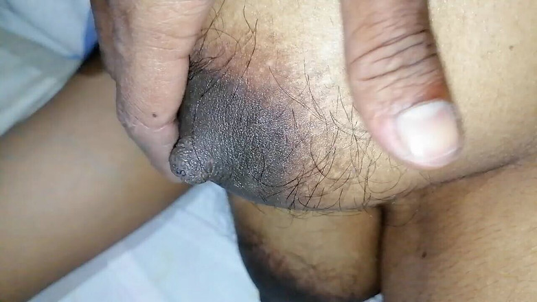 Sweety In Bed: Wanita seksi India menunjukkan tubuh penuhnya sebelum berkongkek