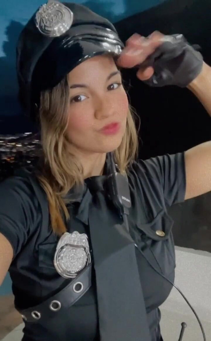 i_am_freya: 有时，问题比答案更强大。你会问我什么？