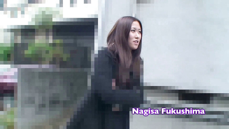 Asiatiques: Nena asiática excepcionalmente caliente vibrada con hitachi