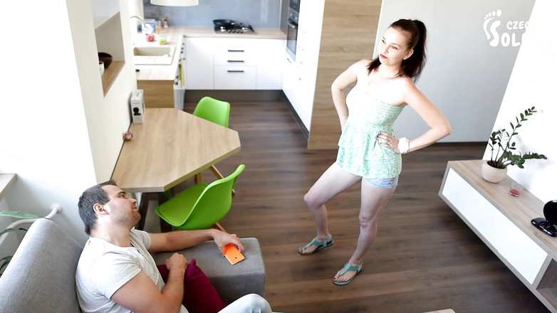 Czech Soles - foot fetish content: 女友的大恋足癖惩罚
