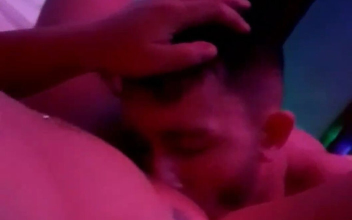 Morena Rabuda: Sání brunetky kundičky