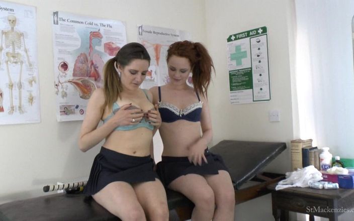 St Mackenzie's Archive: Ella a Samantha porovnávají svá nádherná nahá těla
