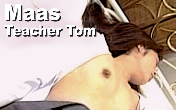 Edge Interactive Publishing: Nauczycielka rucha swojego pulchne ciało ucznia