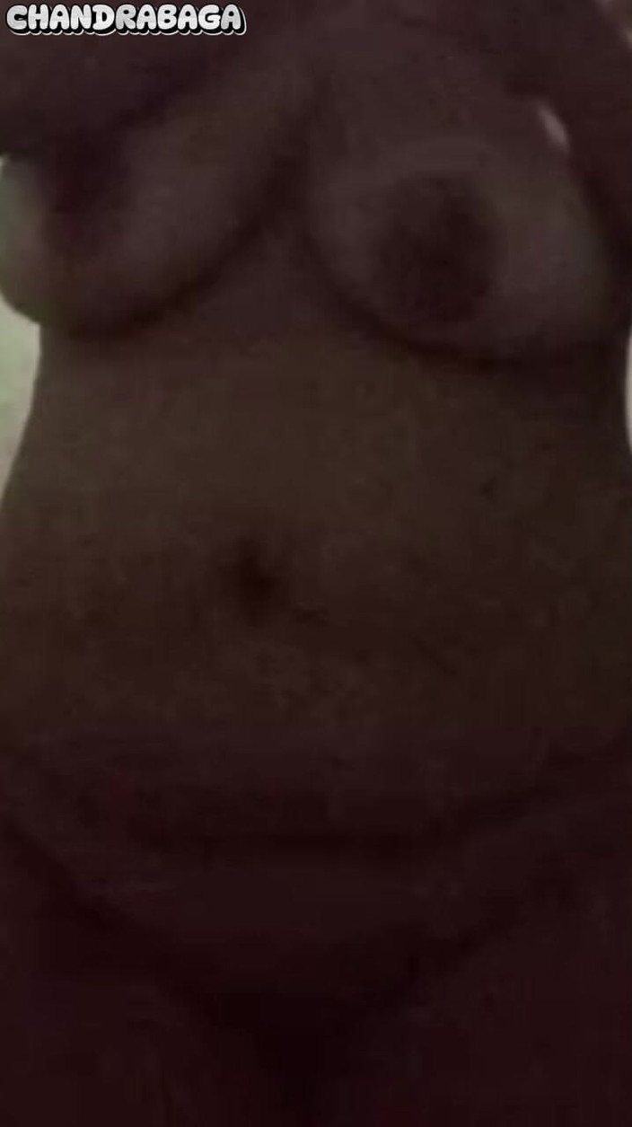 Claraidn: Ahhhhhh 내 사랑이 여기 와서 내 젖꼭지와 보지를 핥아