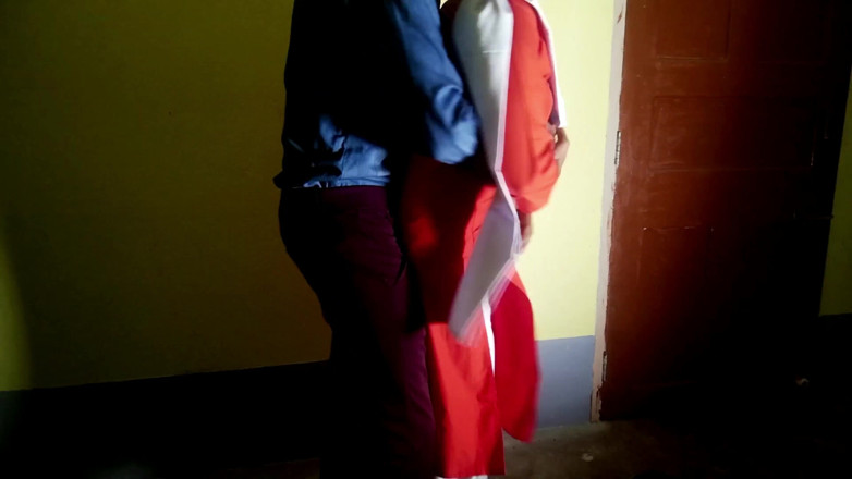 FireeCouple: Universitária fodida por segurança para exame