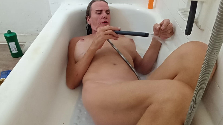 Lizzy Yum: Lizzyyum sd 2024 年 11 月 2024 幻想阴蒂胸部阴户高潮女性用浴缸软管扩张达到高潮 #19