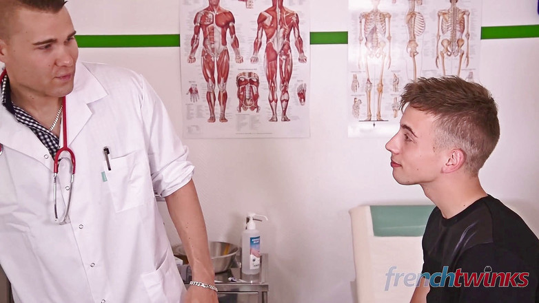 French twinks: Mladá pacientka vystavena krutému a mužnému doktorovi