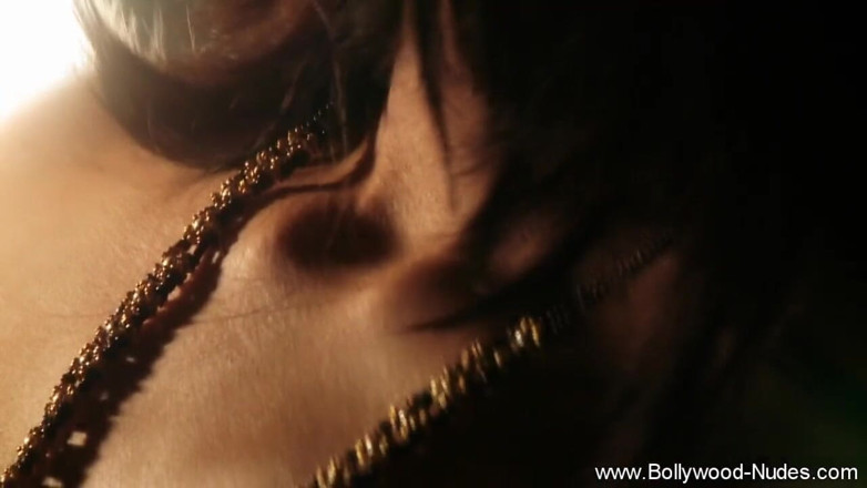 Bollywood Nudes: Hot babe dancing