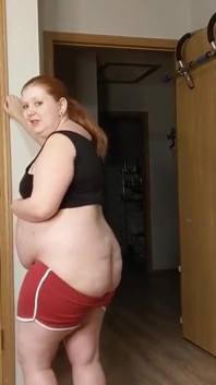 Stepsister lets you cum on her buttcrack