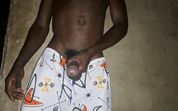 Power dick: Masturbuji svého velkého černého neobřezaného ptáka