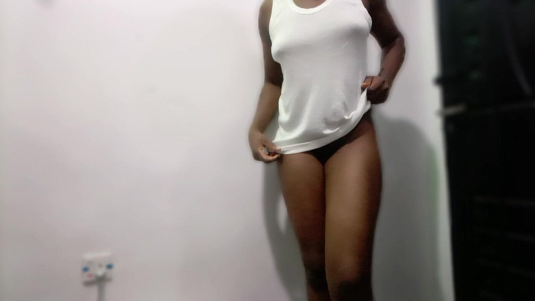 Cookie_001: Beauty Ebony Black Showing off What She Got