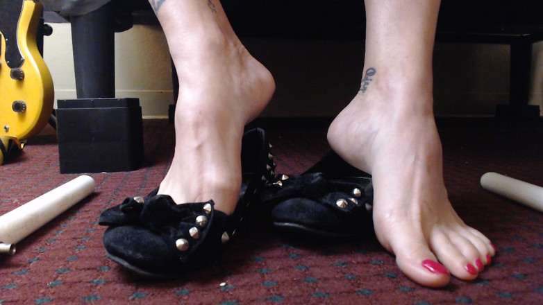 Abby Anna: Balet balet dengan toenail warna merah ini dientot habis-habisan sampai...