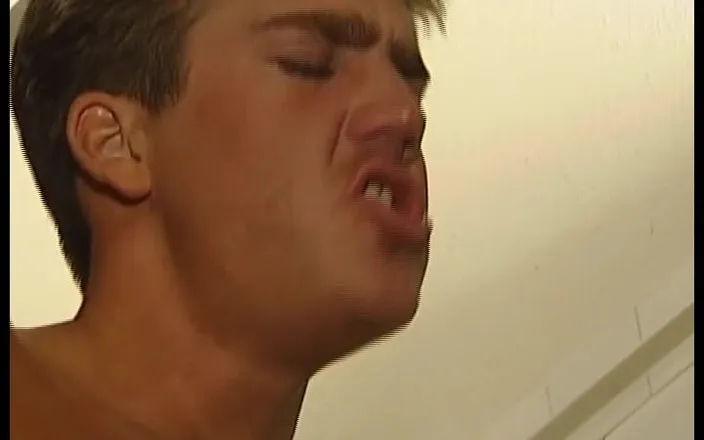 Enjoy German porn: Huge Facial Cumshot for a Slutty German Dish Washer Slut