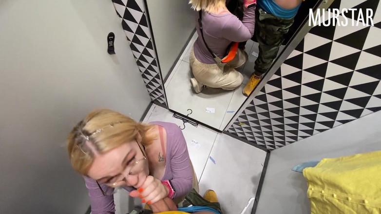 Toma Mur: 試着室で口の中に精液をもらった ||マースター