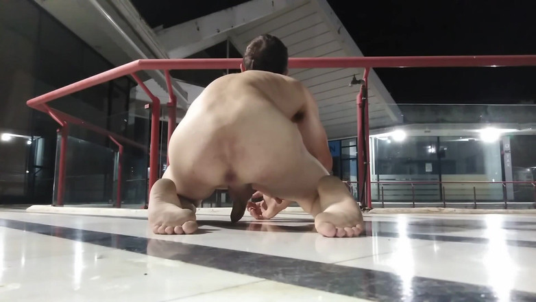 Dan Eagle: Úplně nahá v obchodě