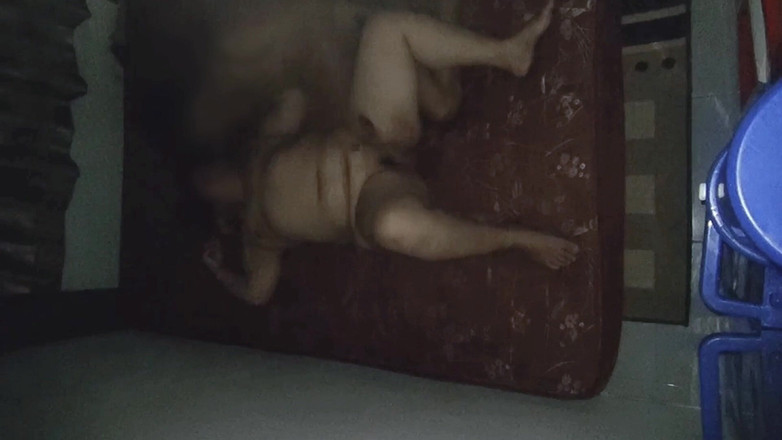 my_wife_chubby: Une femme pulpeuse. Sur le toucher d’un inconnu jusqu’à un...