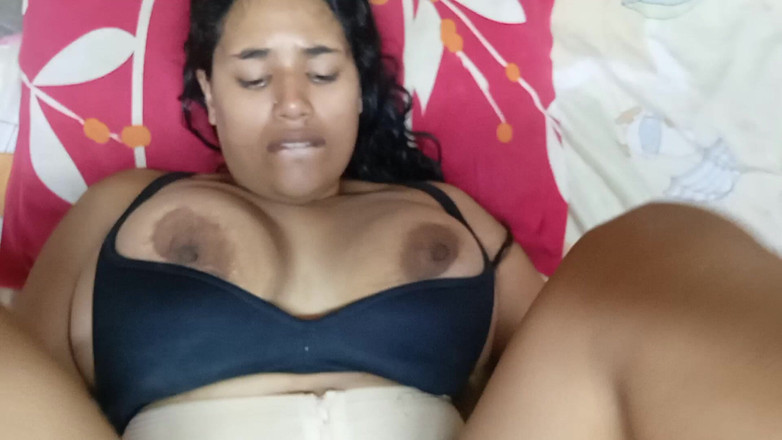 Britanly-Brow: Britanly对她的丈夫感到惊讶，他操她直到他得到她的奶油派