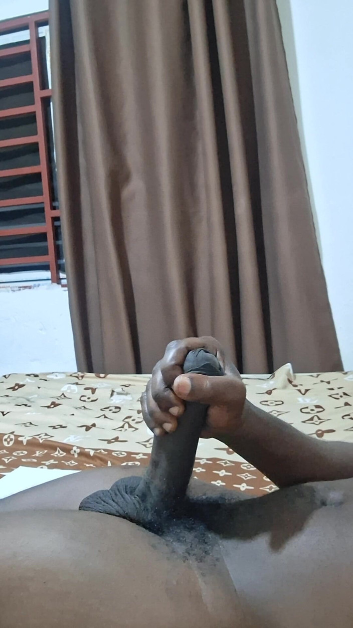 Bumba: 여기 모든 사람들이 판매하고 부자가 될 수있는 액체가 많이 있습니다.