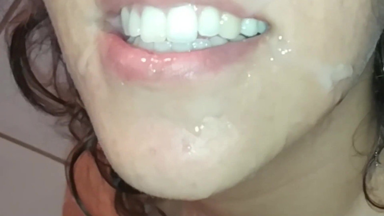 Minhaesposaparaoutro: Hospodyňka kouří manžela kamaráda a dělá hluboké kouření, dokud se...