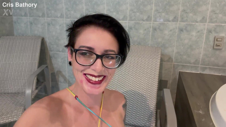 Cris Bathory: Cris Bathory vui vẻ với hậu môn Chantilly