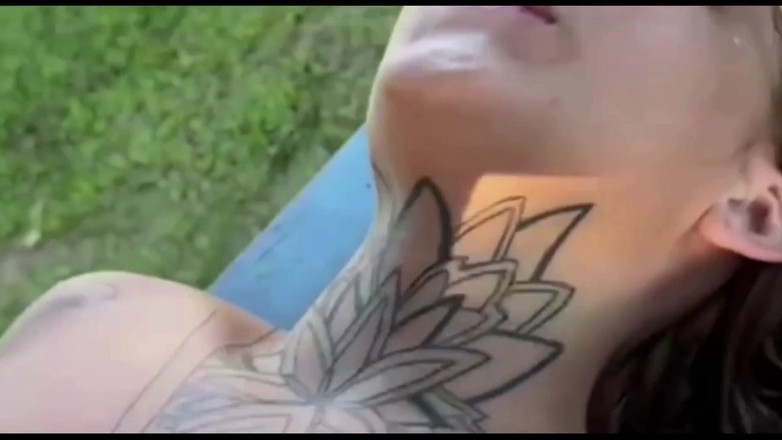 Ana Miller: Ana Miller dan Ktal berkongkek di kolam