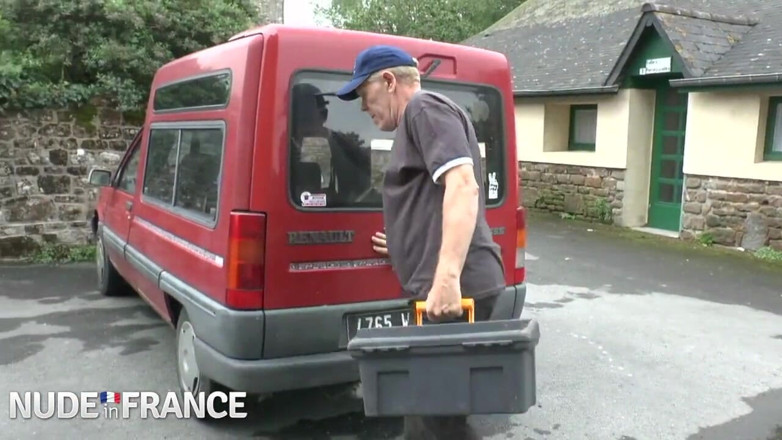 La France a Poil: Petite Brunette Gets Nailed by an Old Man
