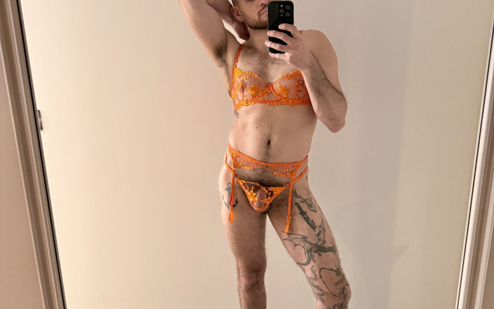 davidedpxxx: İç çamaşırlı ve topuklu kıllı kadın kıllı kaslı adam şehvetli striptiz, kenar,...