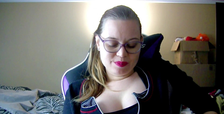 Kira Burn: Tak snadné je mě po třech dnech bez orgasmu dostat...