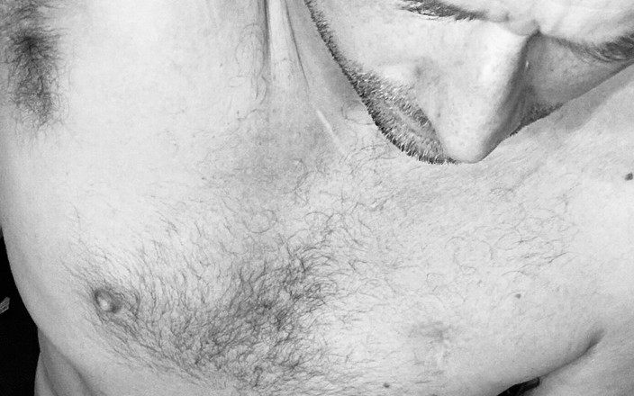 perry devot: Stříkání před zrcadlem