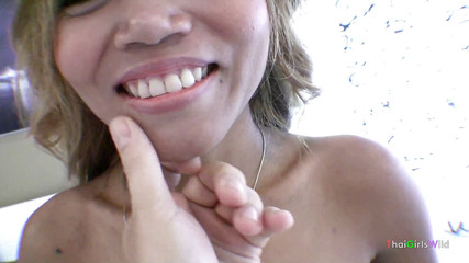 Thai Girls Wild: Roztomilá drobná Thajka poprvé ochutná mrdku
