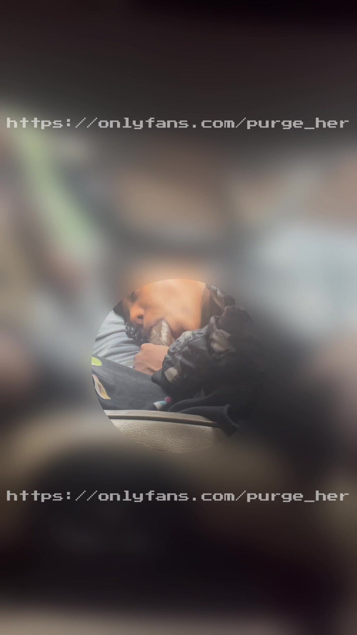 Purge_her: Non le interessa chi la vede succhiare il cazzo