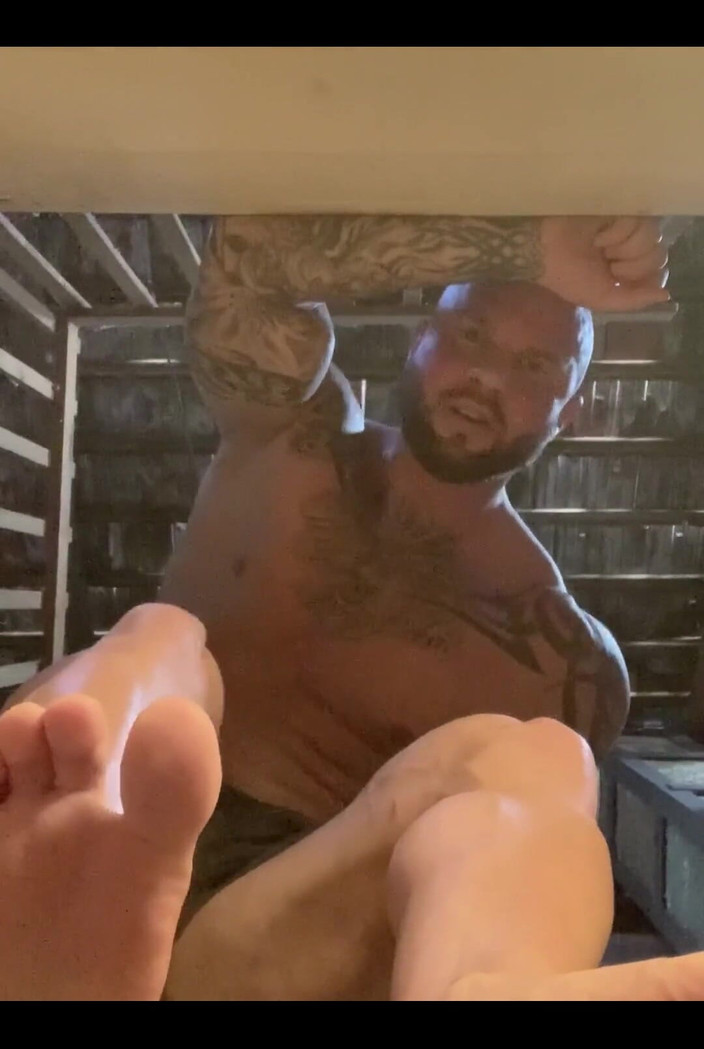 Jasons feet: 巨大的脚