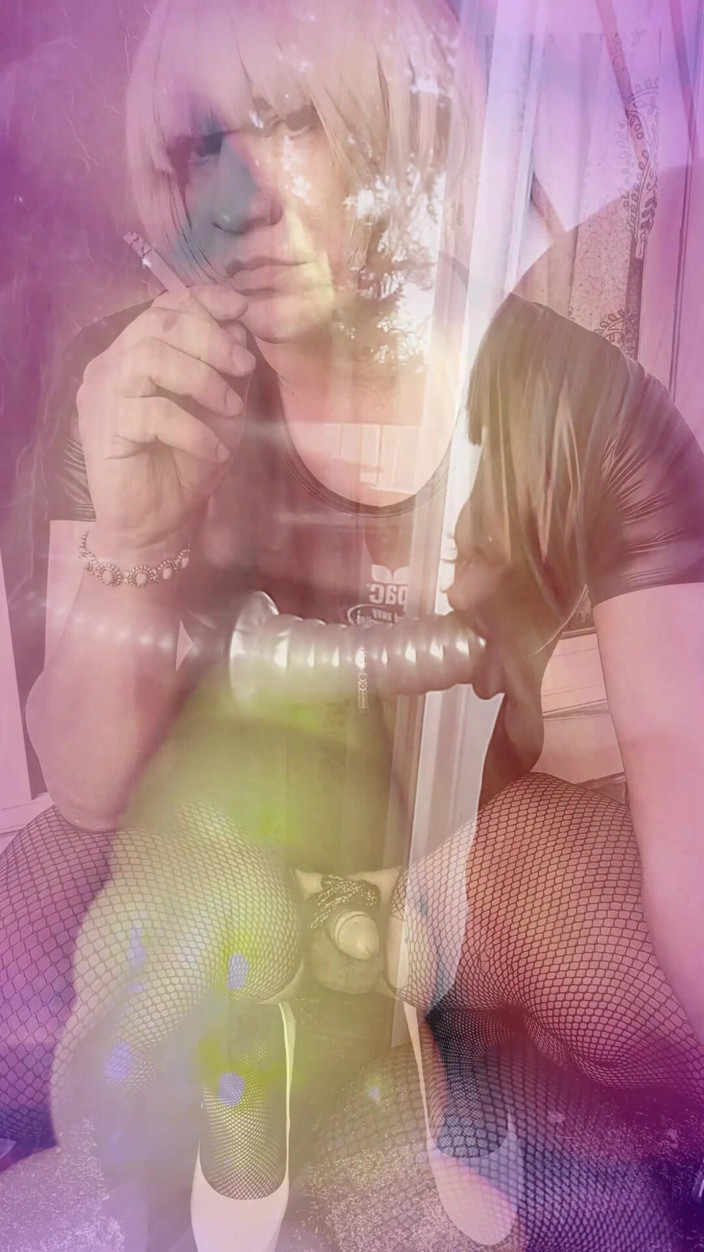 kandiKane: Transsexuală sexy fumând, sugând pula și futând