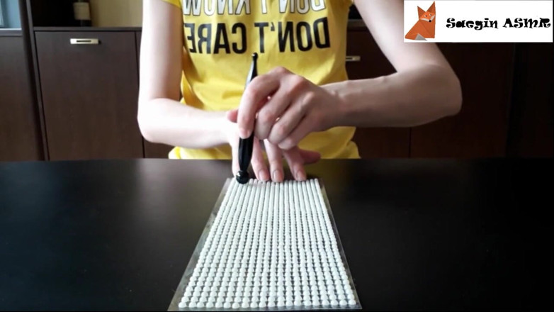 Saegin: 2[ASMR] Scratching rhinestones (no talking)