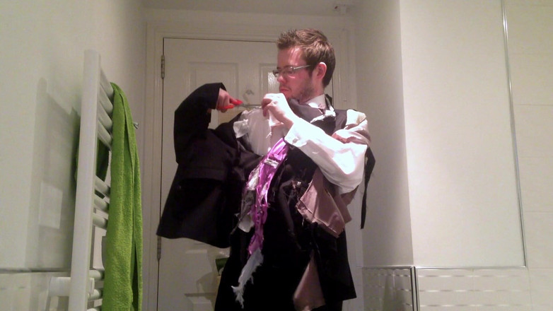 Suited in LDN: Уничтожение черного костюма