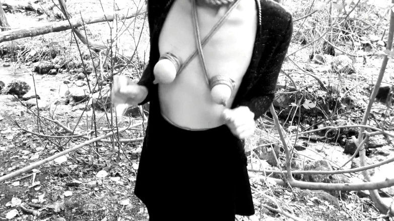 Bdsmlovers91: Kinktober日27 - 展覧会キンク - トップレス縛られ、公共の場でフェラチオを引っ掛ける:Bdsmlovers91