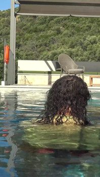Za kulisami Wszystkie naturalne MILF Julia North Underwater Soft w basenie