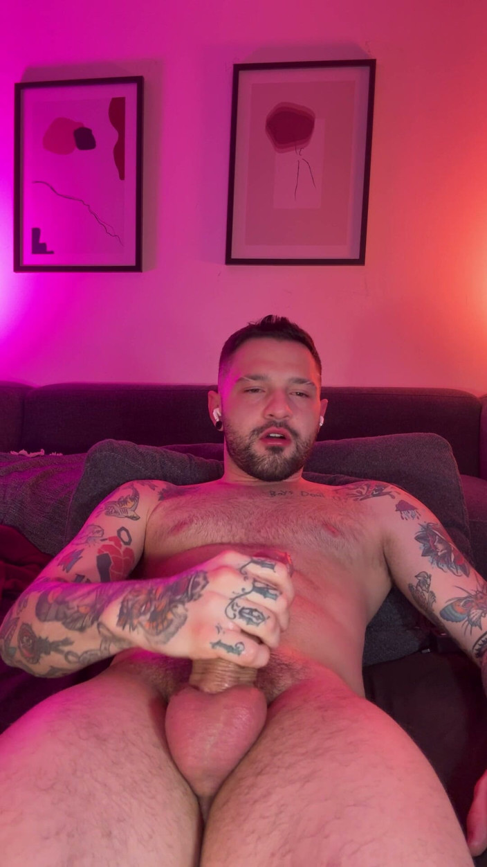 Igor Lucios: Honění mého velkého tlustého ptáka při čichání Mého zpoceného spodního prádla