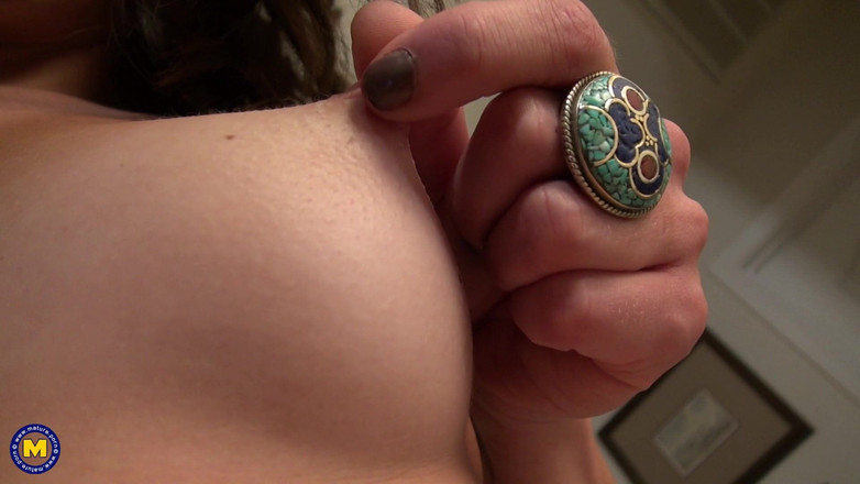 Mature NL: Malá prsa krásná MILF