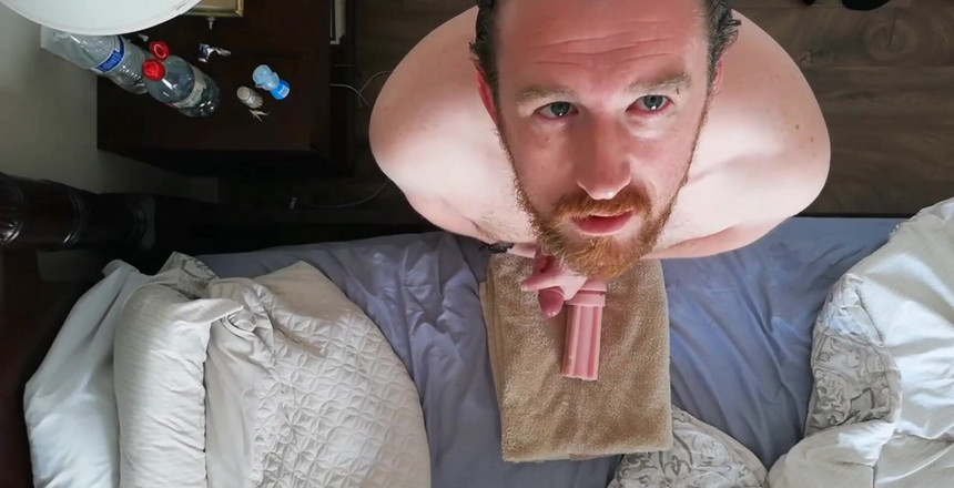 Dirty Talking Guy: 私が激しく絶頂したときの私の顔の表情...。