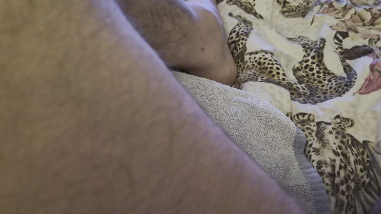 Pellefnatt: Datuk Duduk Di Kerusi Kaki Dan Bermain Dengan Kemaluannya Dengan...