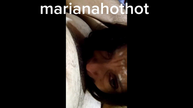 Marian sofar: Marianahothot menelan kontol sambil ngobrol dengan orang-orang