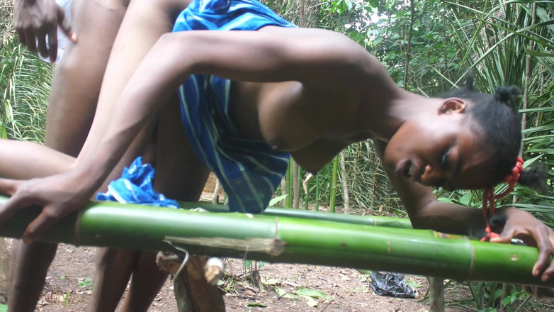 Epicafri: 奴隷の主人は私を脇に連れて行き、イラマチオのフェラチオをしました