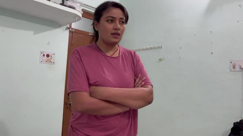 Hotty_ragini: Adik tiriku yang super semok marah sama aku, kami berbagi...