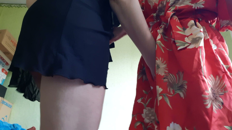 Lesbian-candys: O cu degetul pe mama iubitului meu în timp ce el...