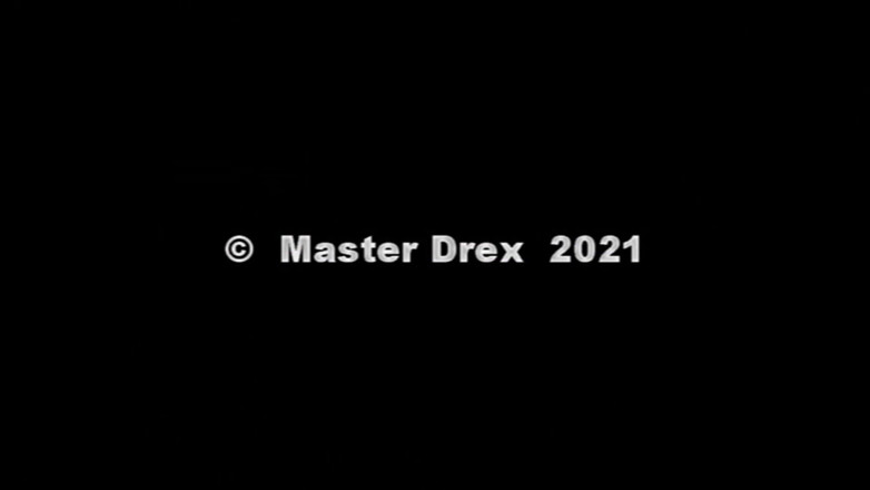 Master Drex: Sur les genoux...