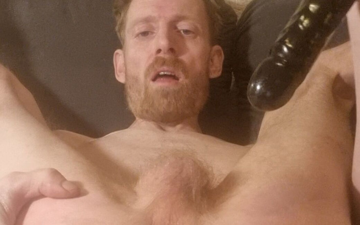 ThaDavey: मैं एक बड़ी रंडी हूं जो यह दिखाना पसंद करती है कि मेरा पूरा खिलौना मेरी गायपुसी में कैसे गायब हो जाता है