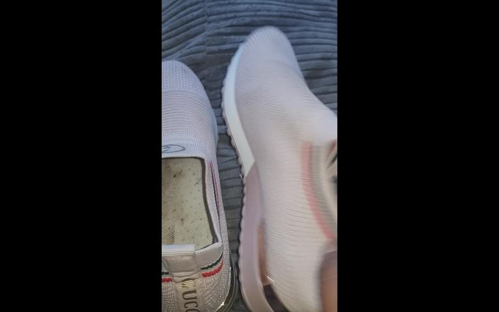 Simp to my ebony feet: come and look inside my dirty 3 days worn trainers